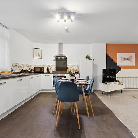 Corinium Lodge - Town Centre Apartment Сайърънсестър Екстериор снимка
