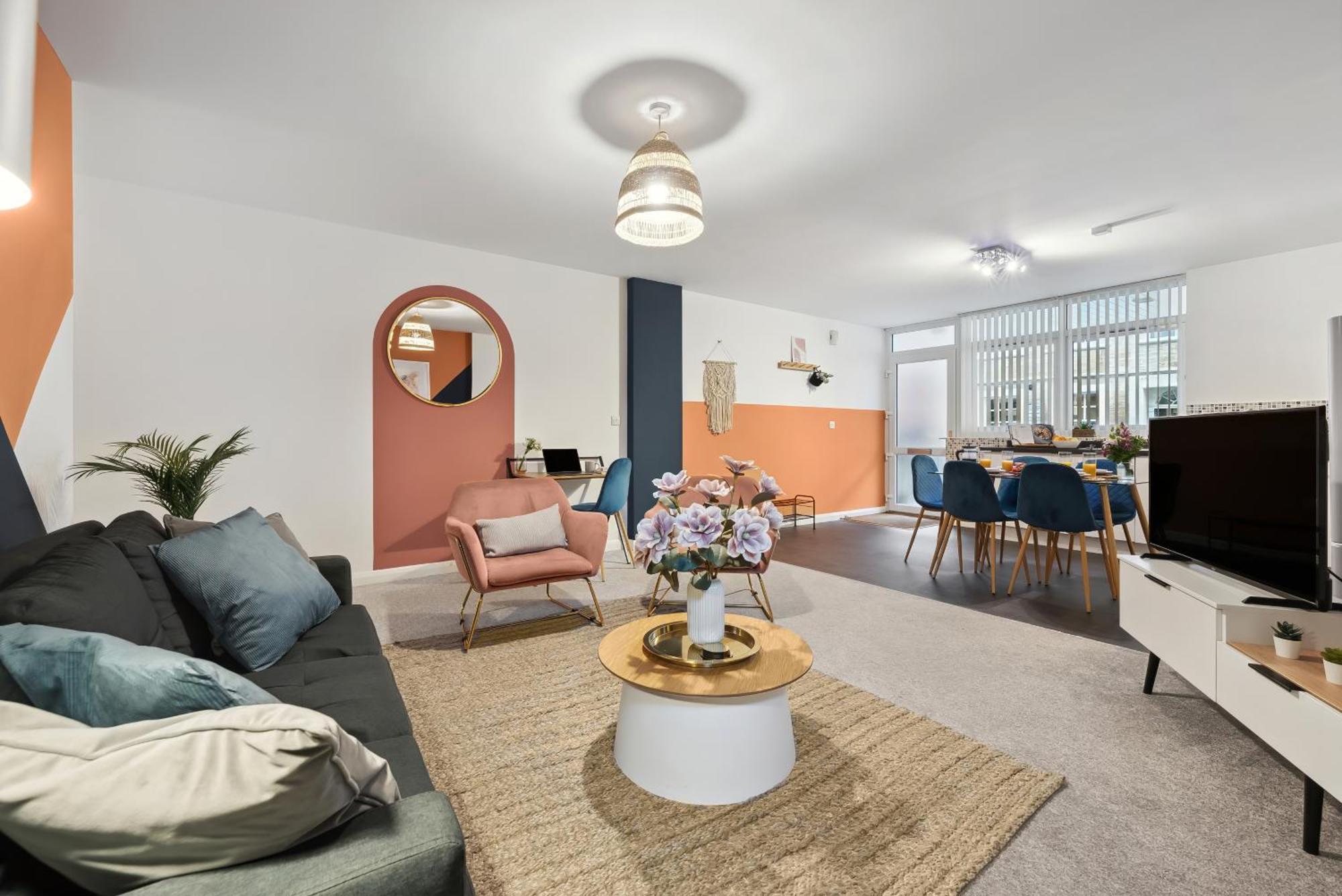 Corinium Lodge - Town Centre Apartment Сайърънсестър Екстериор снимка
