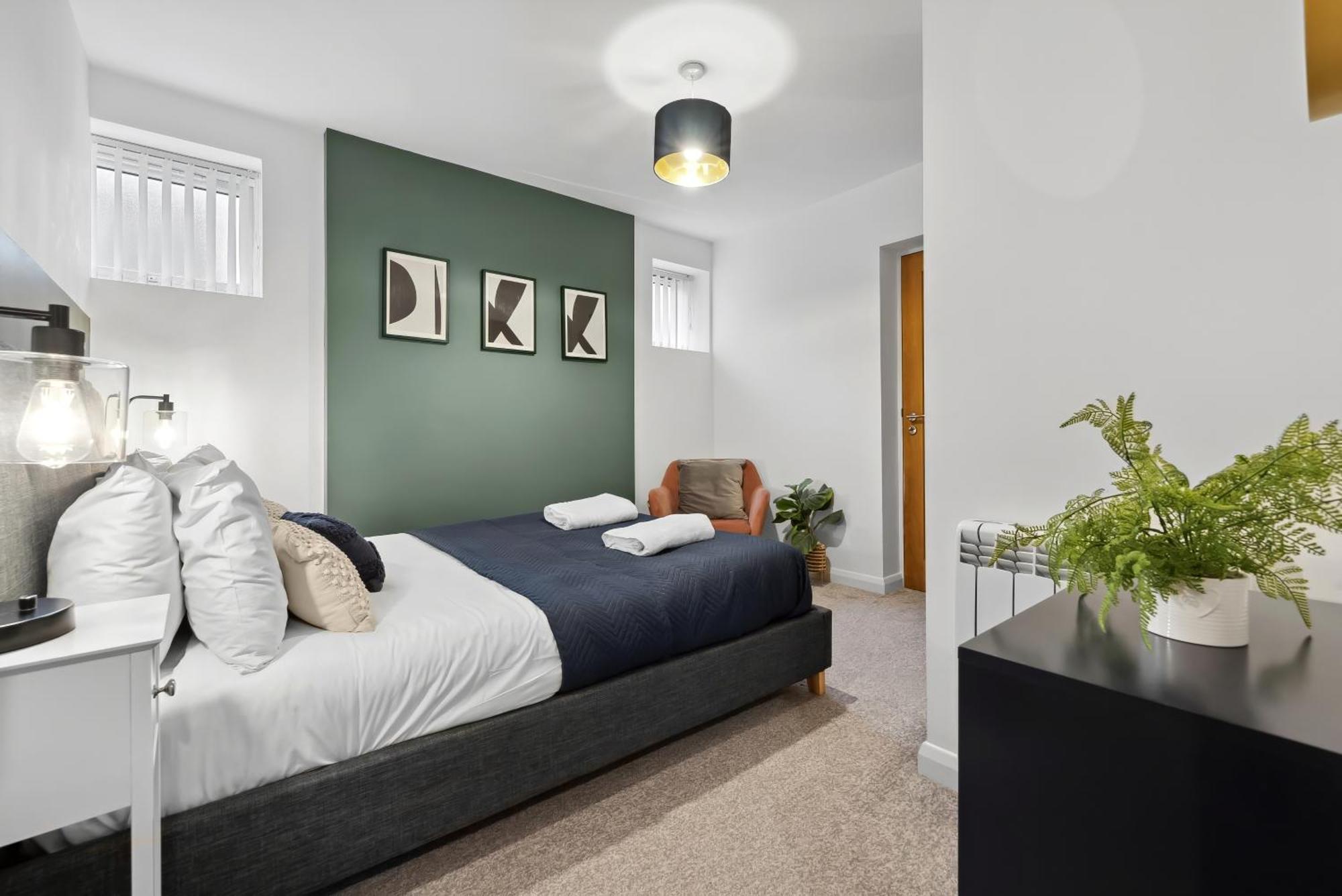Corinium Lodge - Town Centre Apartment Сайърънсестър Екстериор снимка