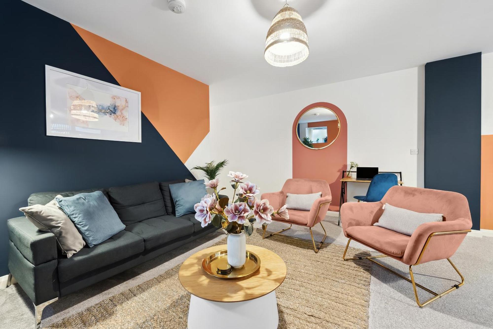 Corinium Lodge - Town Centre Apartment Сайърънсестър Екстериор снимка